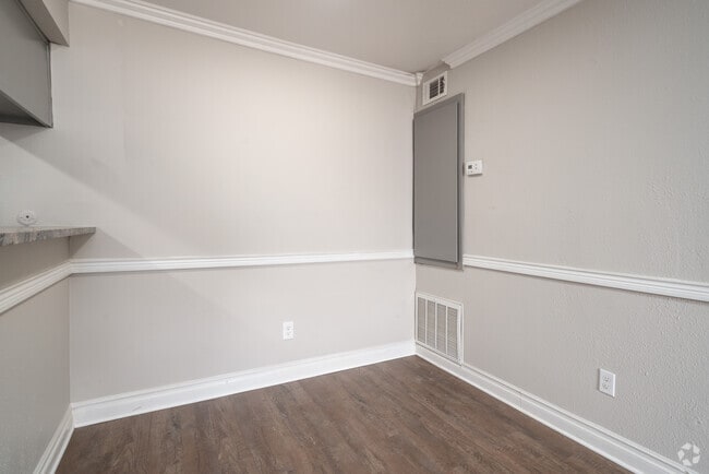 1BR, 1BA - 575SF - Dining