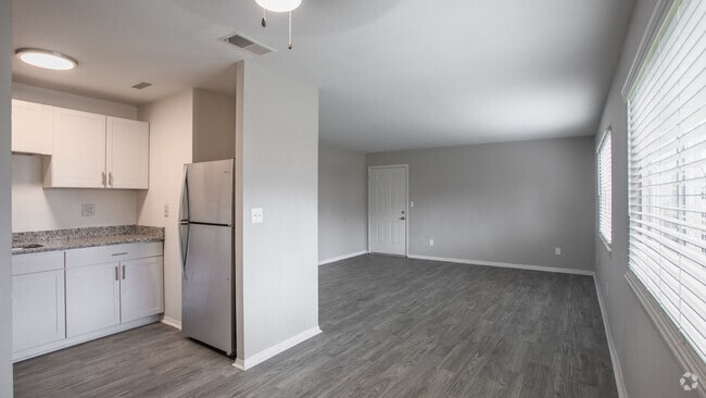 1BR,1BA,-800SF