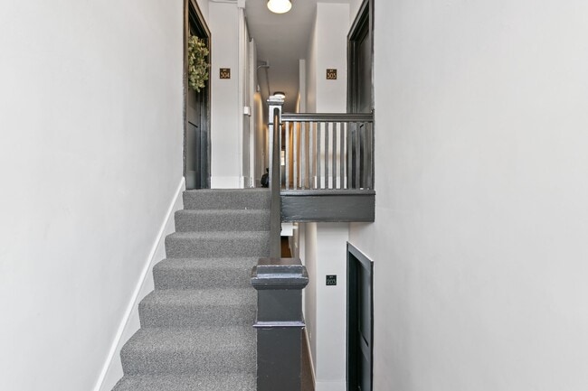 Photo - Second Floor Two Bedroom 1 Bath Unit Available Unidad 203