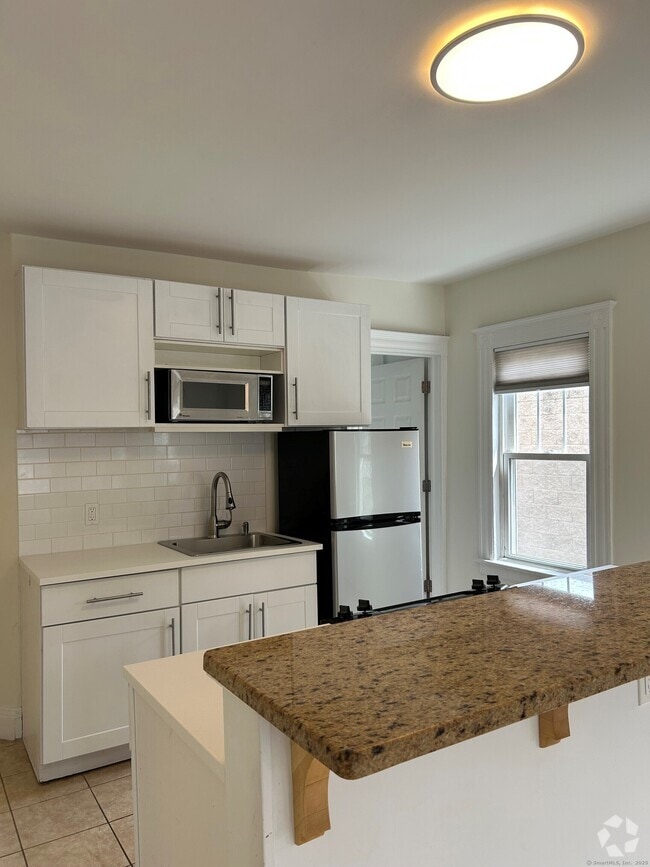 Building Photo - 102 Kings Hwy E Unit 2-A Rental