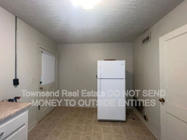 Photo - 507 Martine Rd