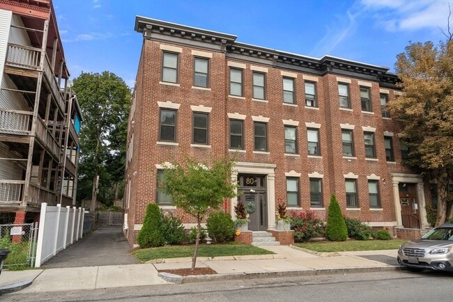 Building Photo - 80 Winthrop St Unit 2 Rental