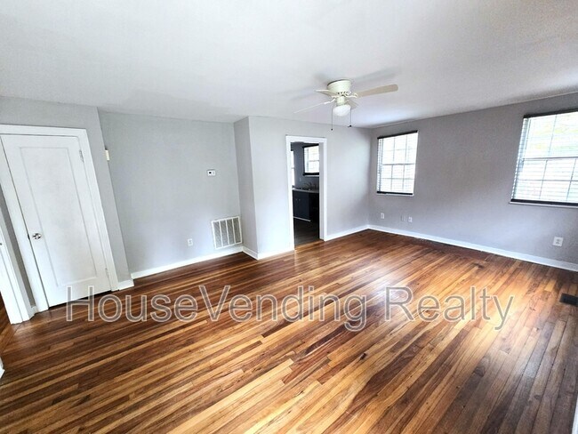 Photo - 812 Brewster Rd