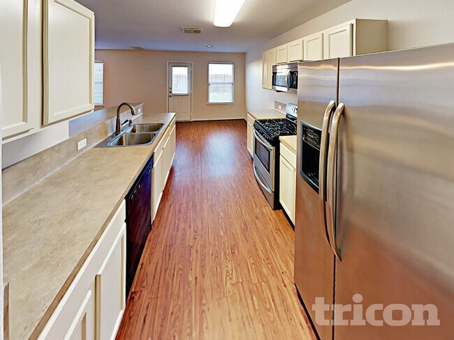 Photo - 8227 Radial Ct