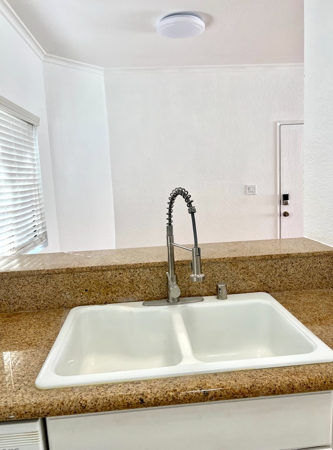 Photo - 7632 Topanga Canyon Blvd Unidad 210