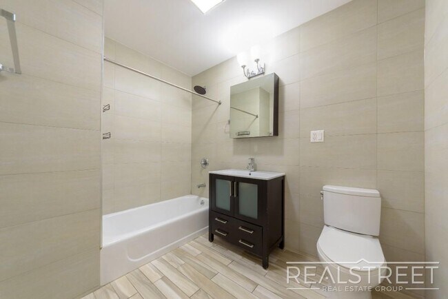 Photo - LUXURY LOFT in Queens! Unit 327
