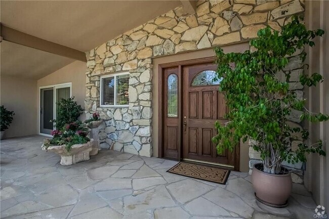 Building Photo - Charming 3-Bedroom Woodland Hills Home wit...