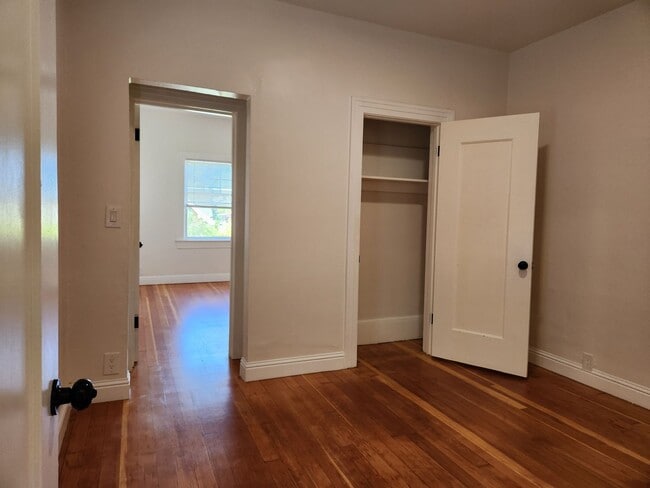 Photo - College Ave Apartment for Rent Unit B