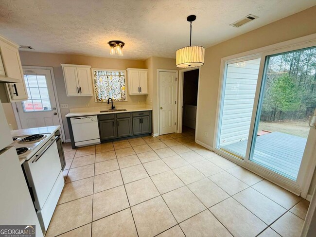 Photo - 325 Dreamland Ct