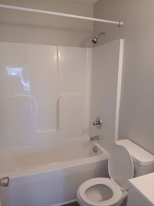 Photo - 2 Bedroom 1 Bathroom Duplex Available NOW!