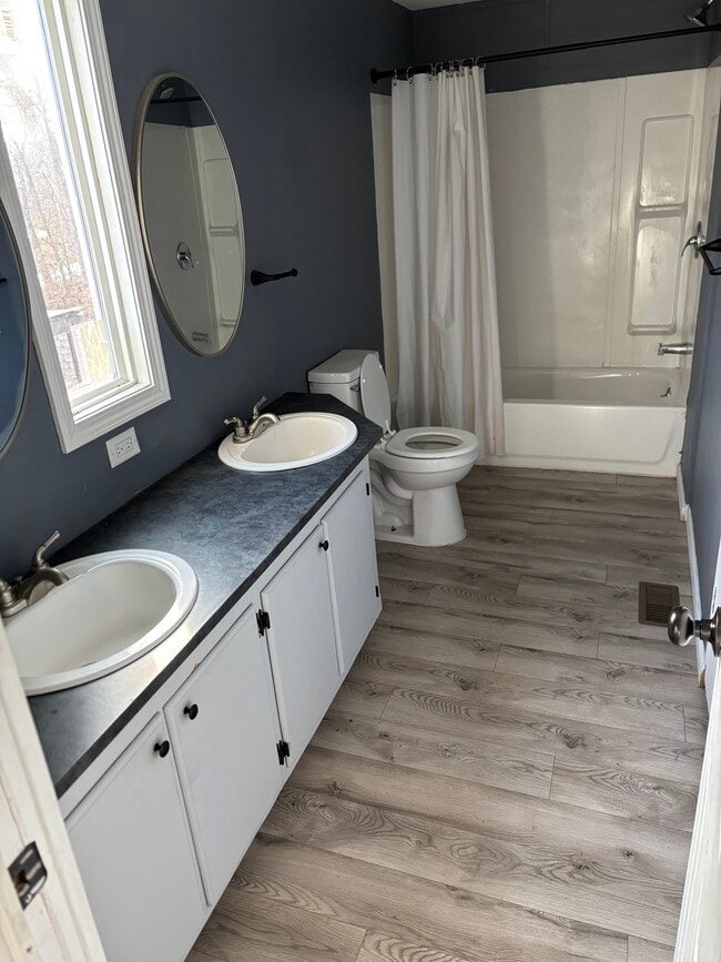 master bath - 1745 Spruce Dr