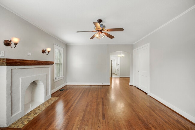 Photo - 5924 La Vista Dr