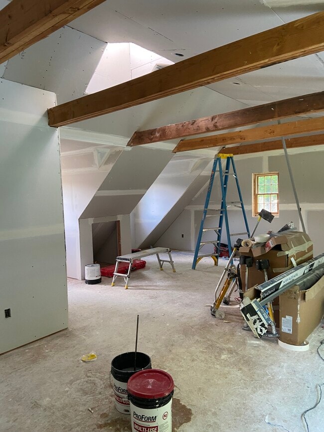 11 Whisconier Rd Unidad Brand New Studio Apt