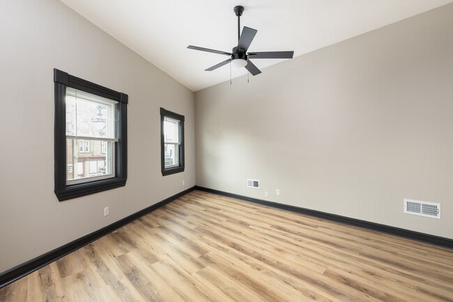 Photo - 2226 S Kinnickinnic Ave Unidad 1
