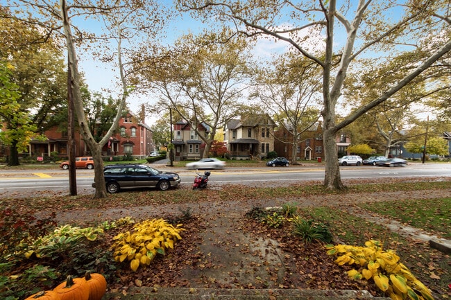 Photo - 986 Neil Ave