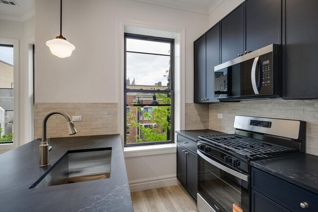 Photo - 1710 W Belmont Ave Unit 301