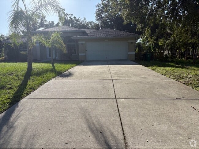 Building Photo - Flexible Space, Great Location – Rent This... Rental