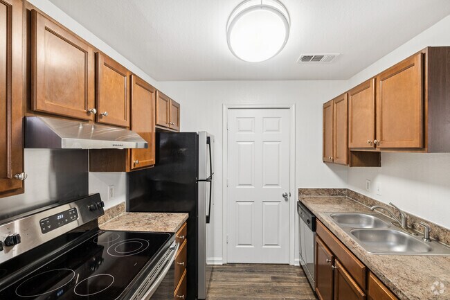 Redwood 3BR, 2BA - 1,176SF - Kitchen