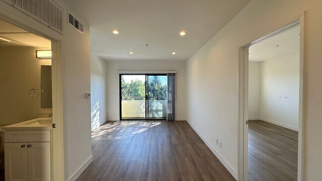 Building Photo - 1380 Veteran Ave