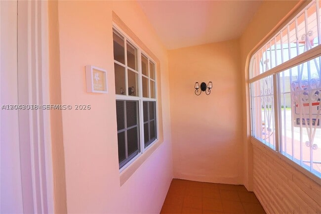 Photo - 1698 SW 20th St