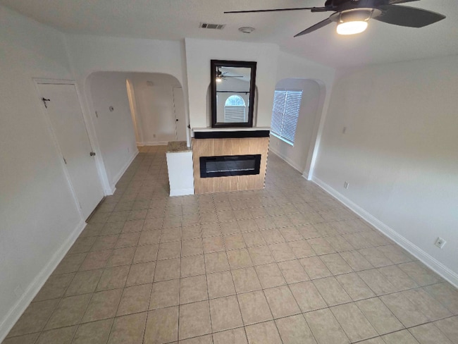 Building Photo - 1033 Lakeview Ct Rental