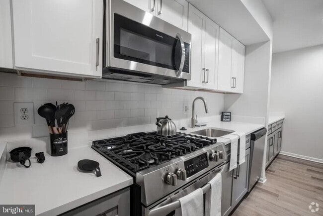 Building Photo - 1699 Yale Pl Unit 3BR-408 Rental