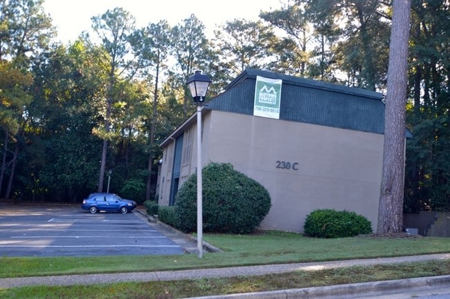 Photo - Woodcliff Apartments