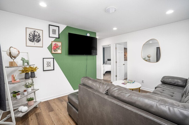 Building Photo - 2549 Columbia Ave Unit ID1332865P