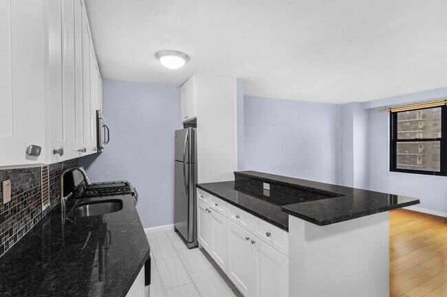 Building Photo - 201 Saint Pauls Ave Unit 11L