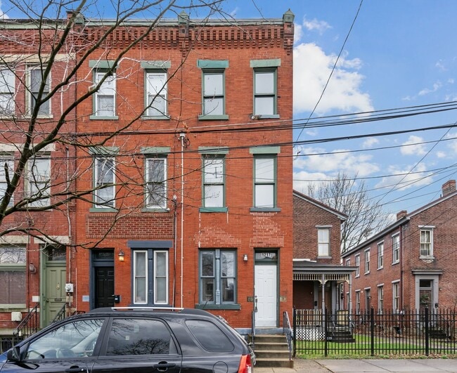 Building Photo - Brand New Remodel - 4BR / 2BA Home in Manchester - In-Unit Laundry, Convenient Location - Availab...