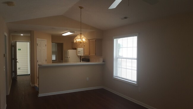 Photo - 3rd Floor 2 Bedroom in River Oaks