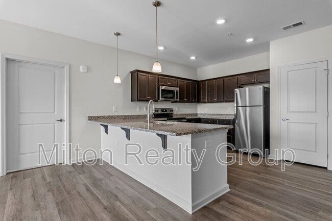Building Photo - 130 Grove Cir Unit Apt. 204