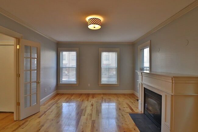 Building Photo - 358 Dorchester St Unit 1
