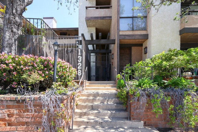 Photo - 1328 S Bundy Dr Unit 5