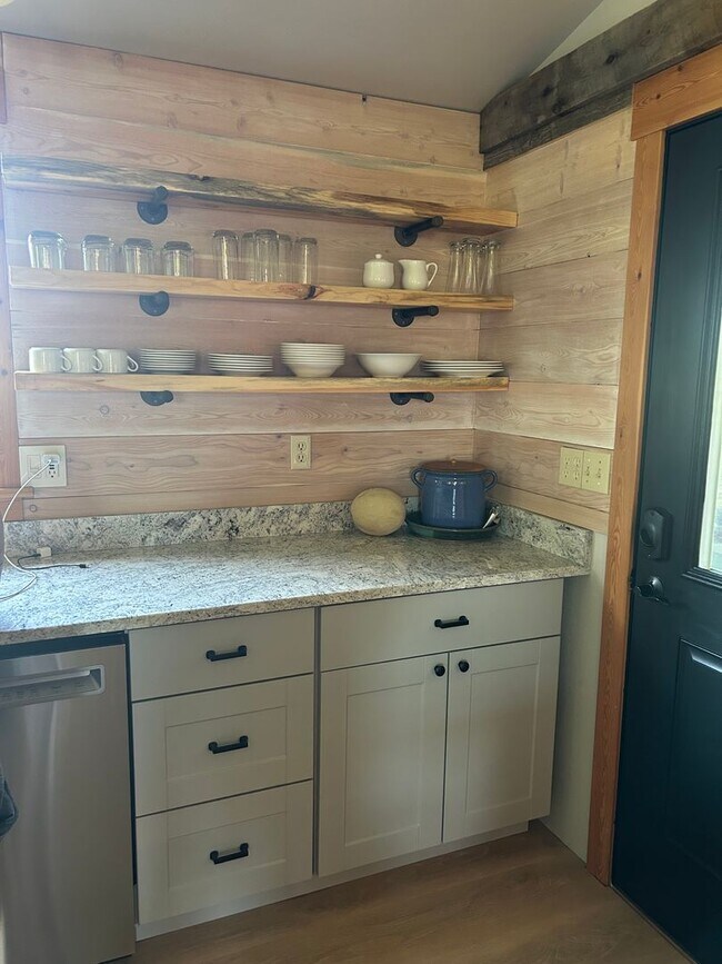 Photo - Farmhouse on 20 acres- Fully Furnished