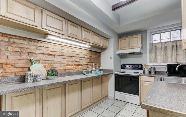 Photo - 825 S Charles St