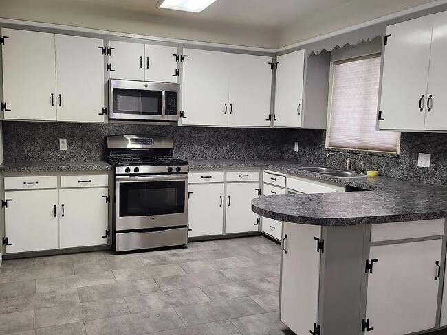Photo - 1260 S Klein Ave