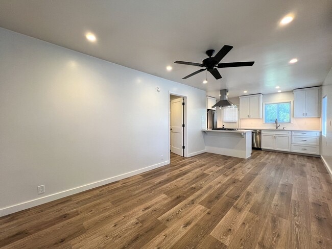 Photo - Yajome, 2100-2118* Unit 2116
