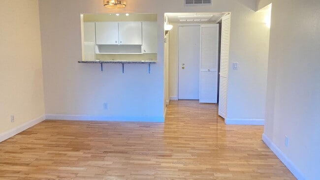 Photo - Plenty of Light in an Urban Oasis Unit 401