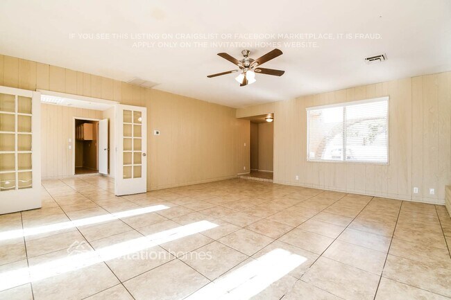 Photo - 429 E 10th Dr