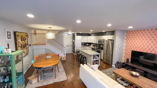 Photo - Spacious in SW