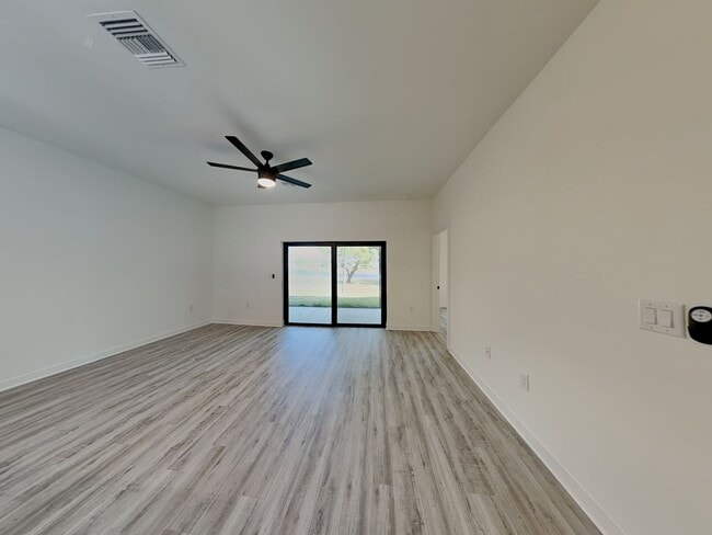 Photo - 1118 Bismarck Rd