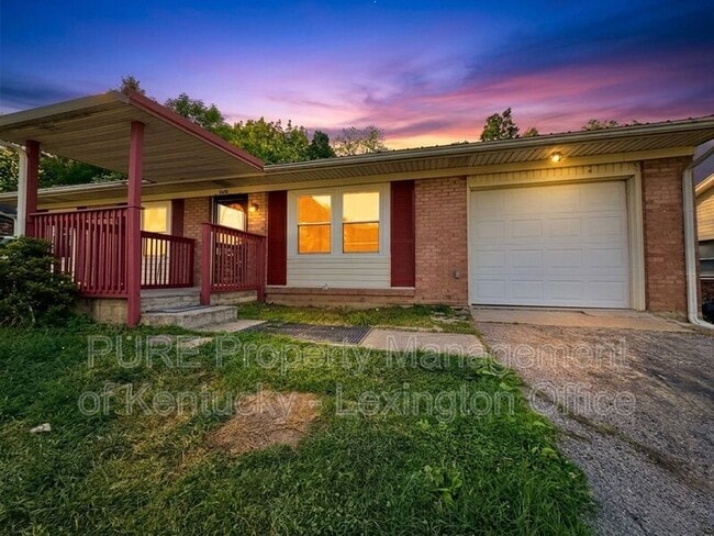 Building Photo - 2408 Shandon Dr