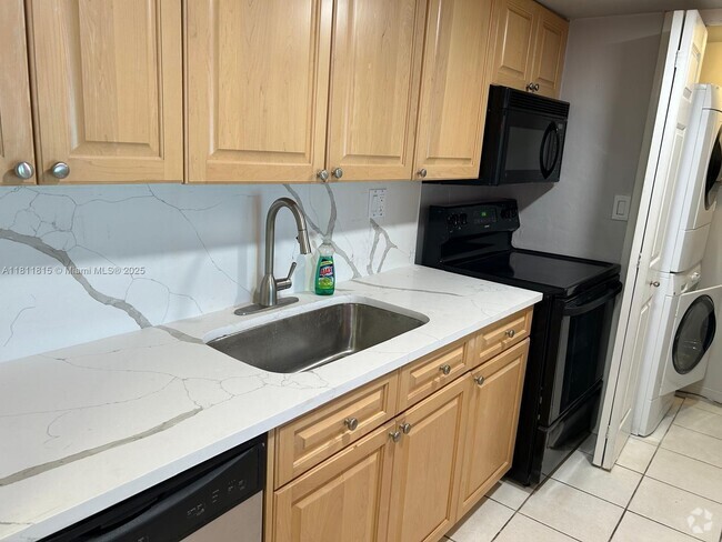 Building Photo - 120 Lakeview Dr Rental