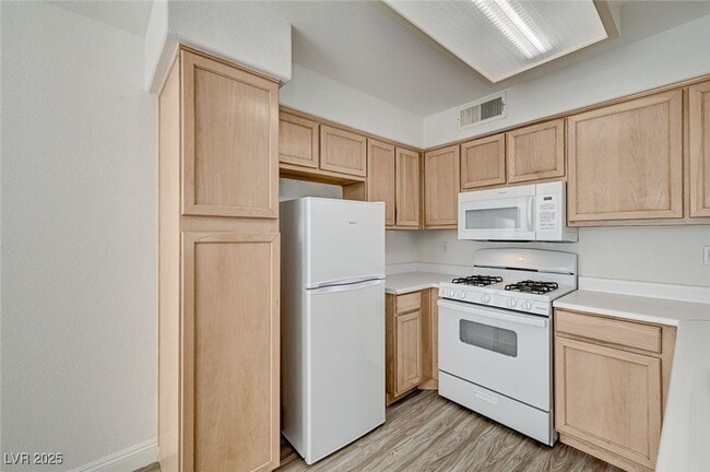 Photo - 3115 Casey Dr Unit 204
