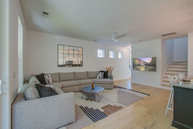 Photo - 4 Bedroom 2.5 Bath Townhome in Oyster Point - Mount Pleasant