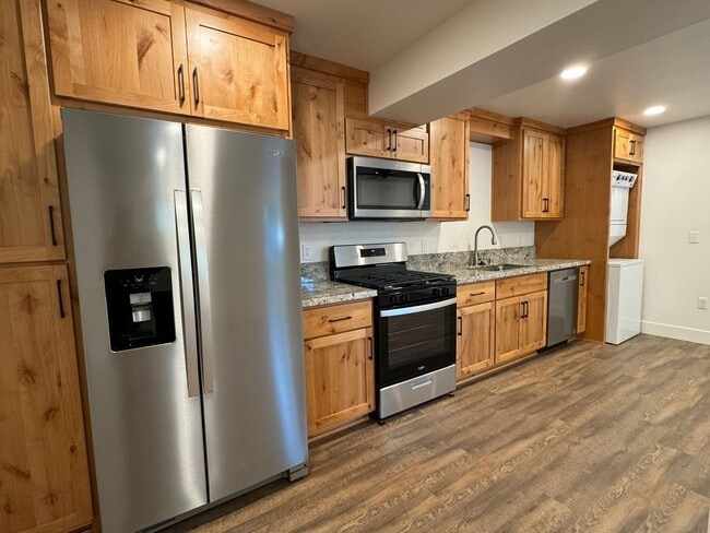 Photo - 848 W 1st Street