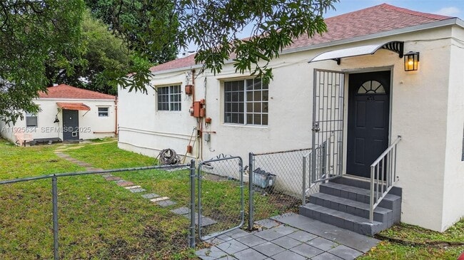 Photo - 321 NE 169th St