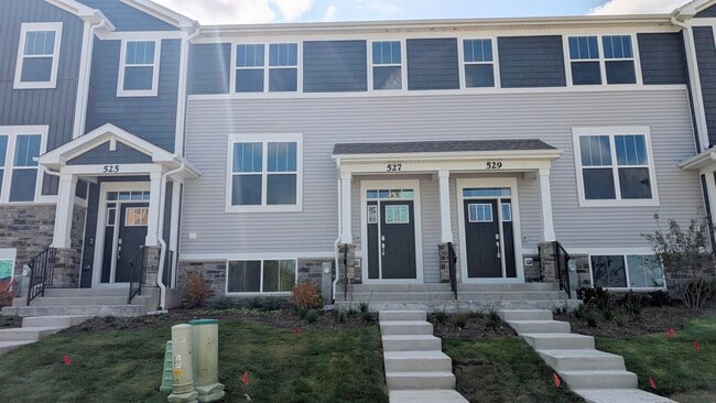 Building Photo - 527 Red Oak Cir Rental