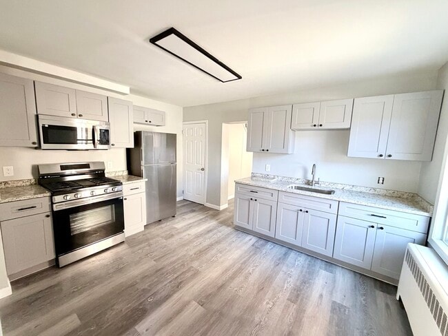 Photo - 526 Selfridge St